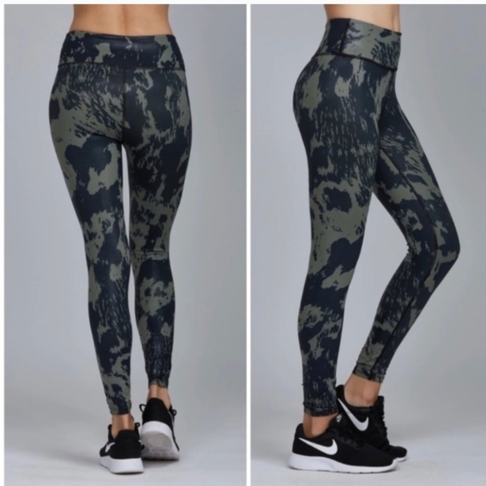 Noli Gloss Legging Cow Print SZ X Small